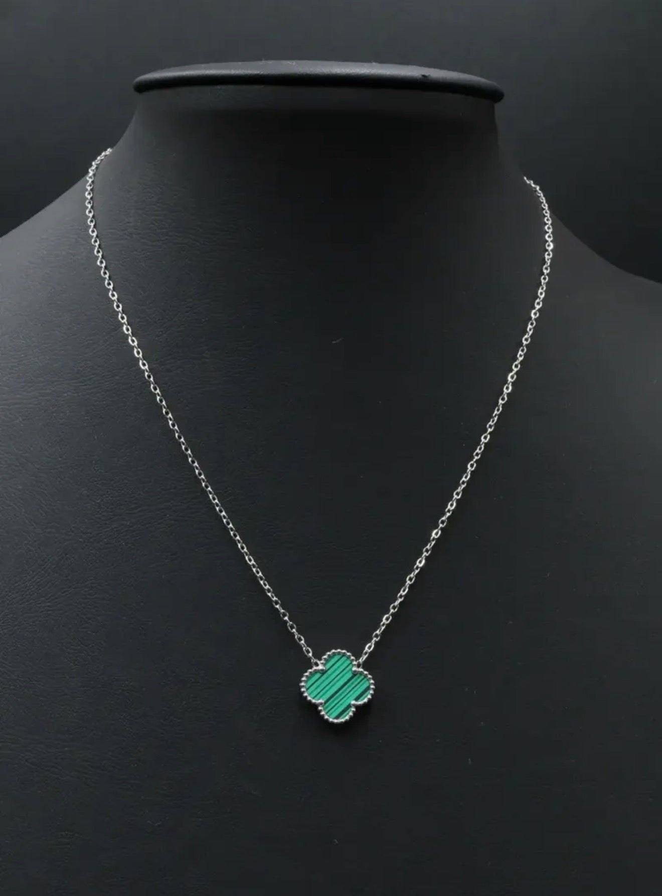 Collar 1 trébol - Plateado / Verde.