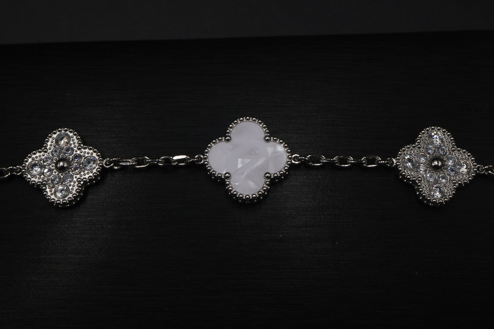 Pulsera Trébol 15 mm Mármol Blanco con Zirconias