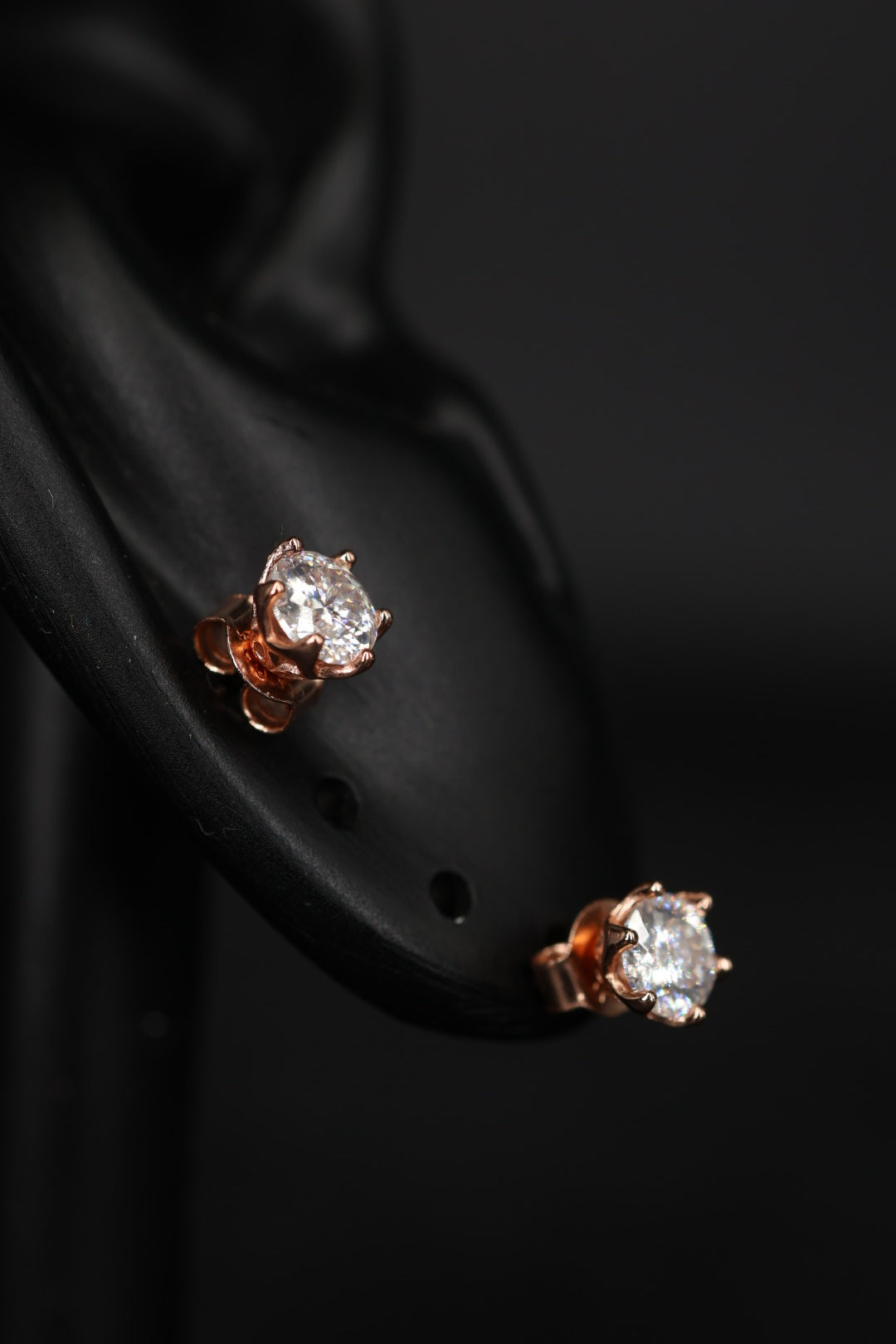 Aretes Plata .925 Baño de Oro Rosa - Moissanita D Love Cut 0.5 ct.
