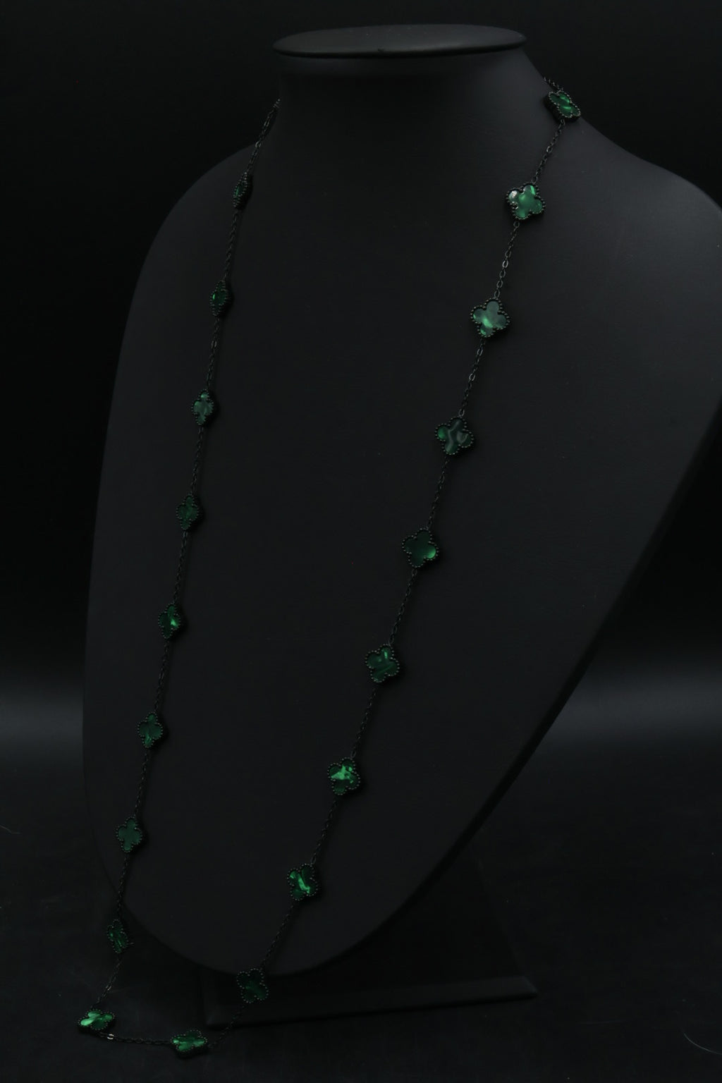Collar Largo Trébol 13 mm Verde Marmolado. - Negro.