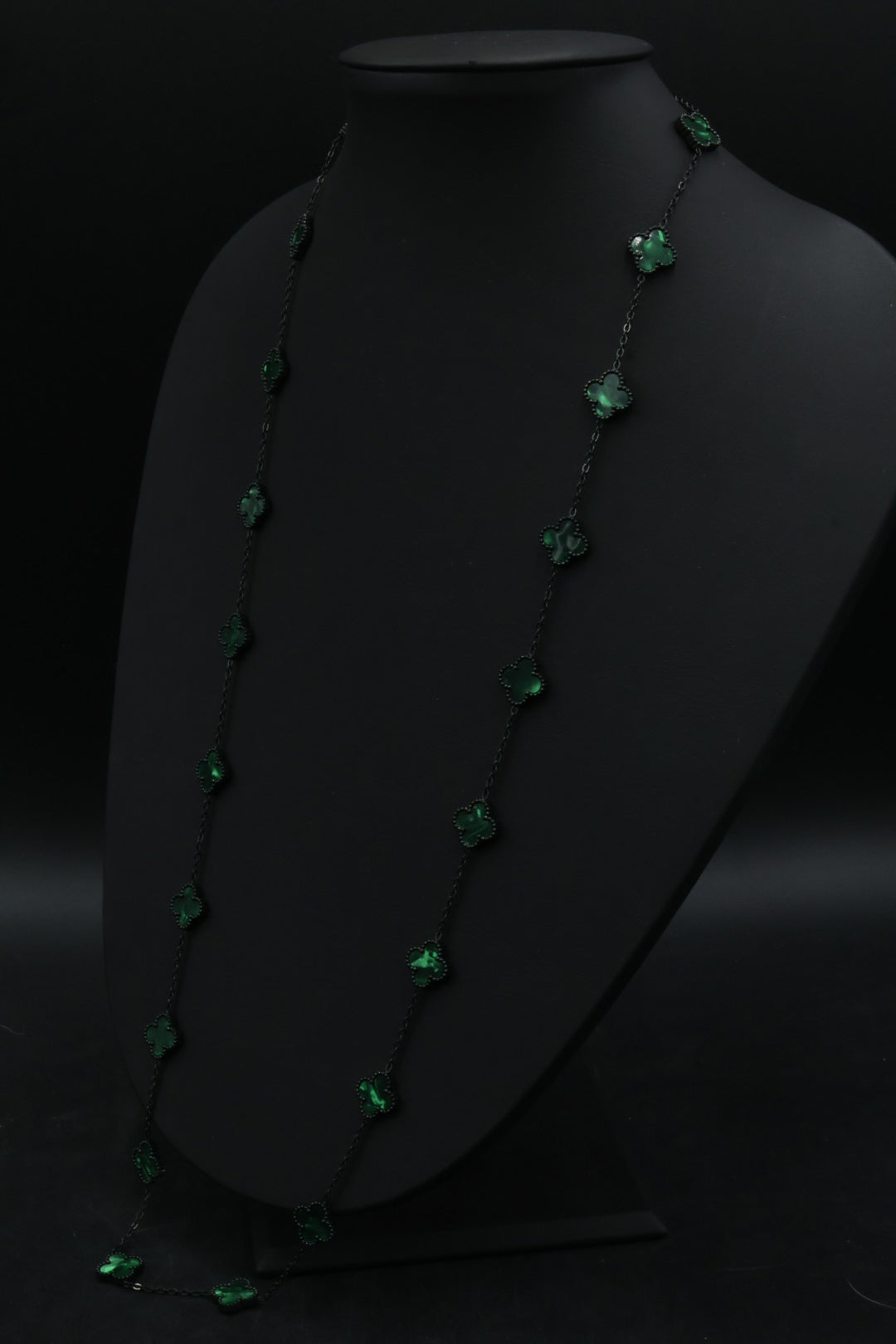 Collar Largo Trébol 13 mm Verde Marmolado. - Negro.