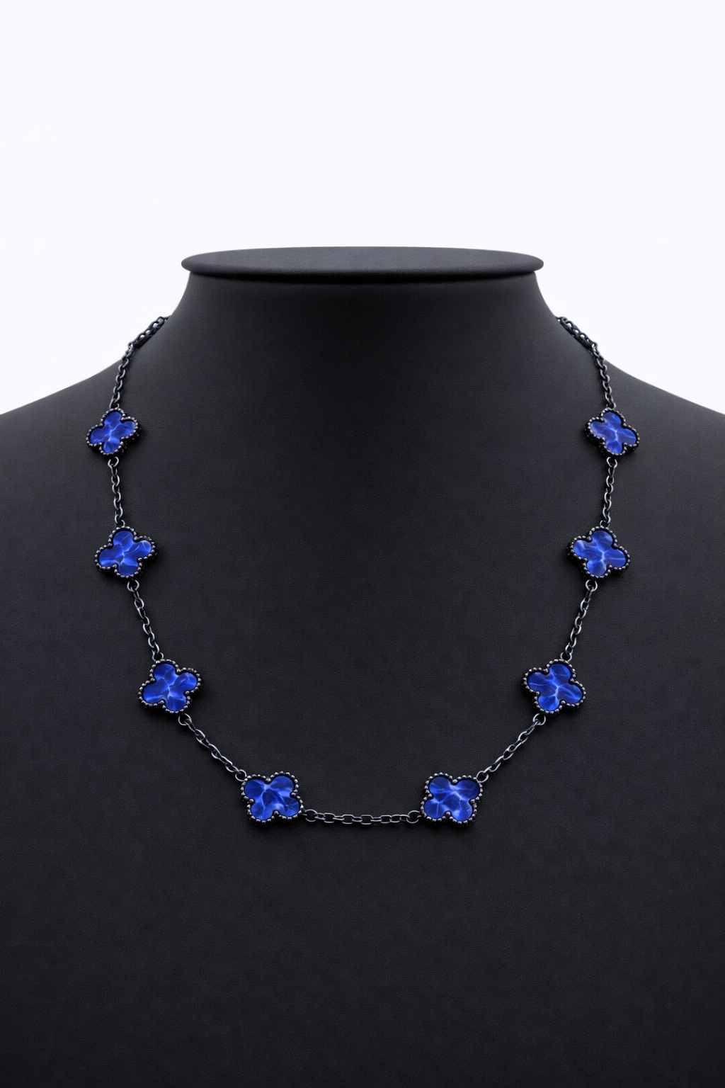 Collar Trébol 13 mm Azul Marmolado. - Negro.