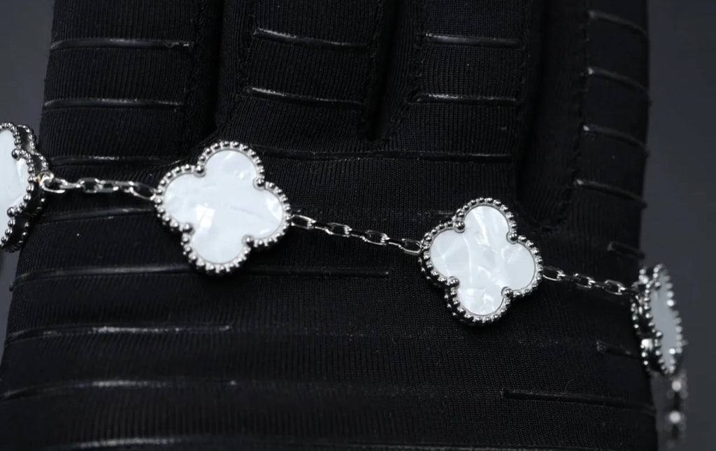 Pulsera Full Set trébol 15 mm básica. Plateada - Blanco