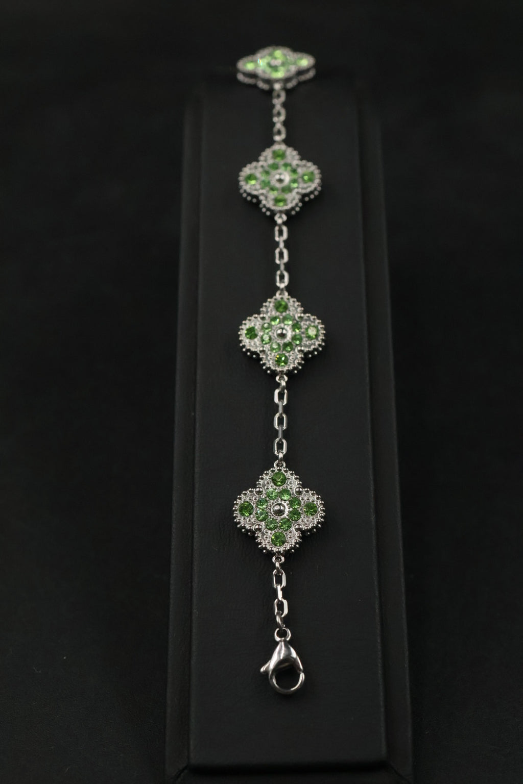 Pulsera Trébol Plateado - Zirconias Verdes.