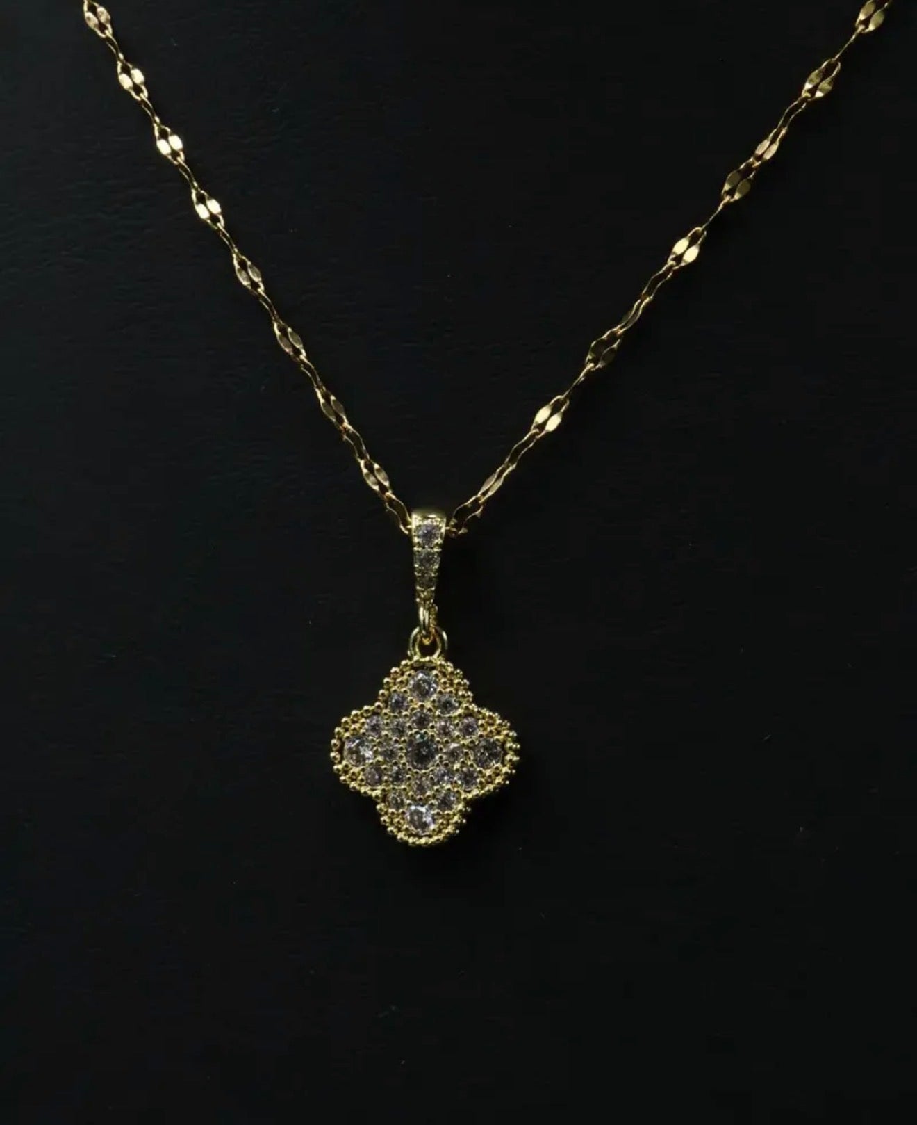 Collar 1 trébol - Dorado Zirconias.