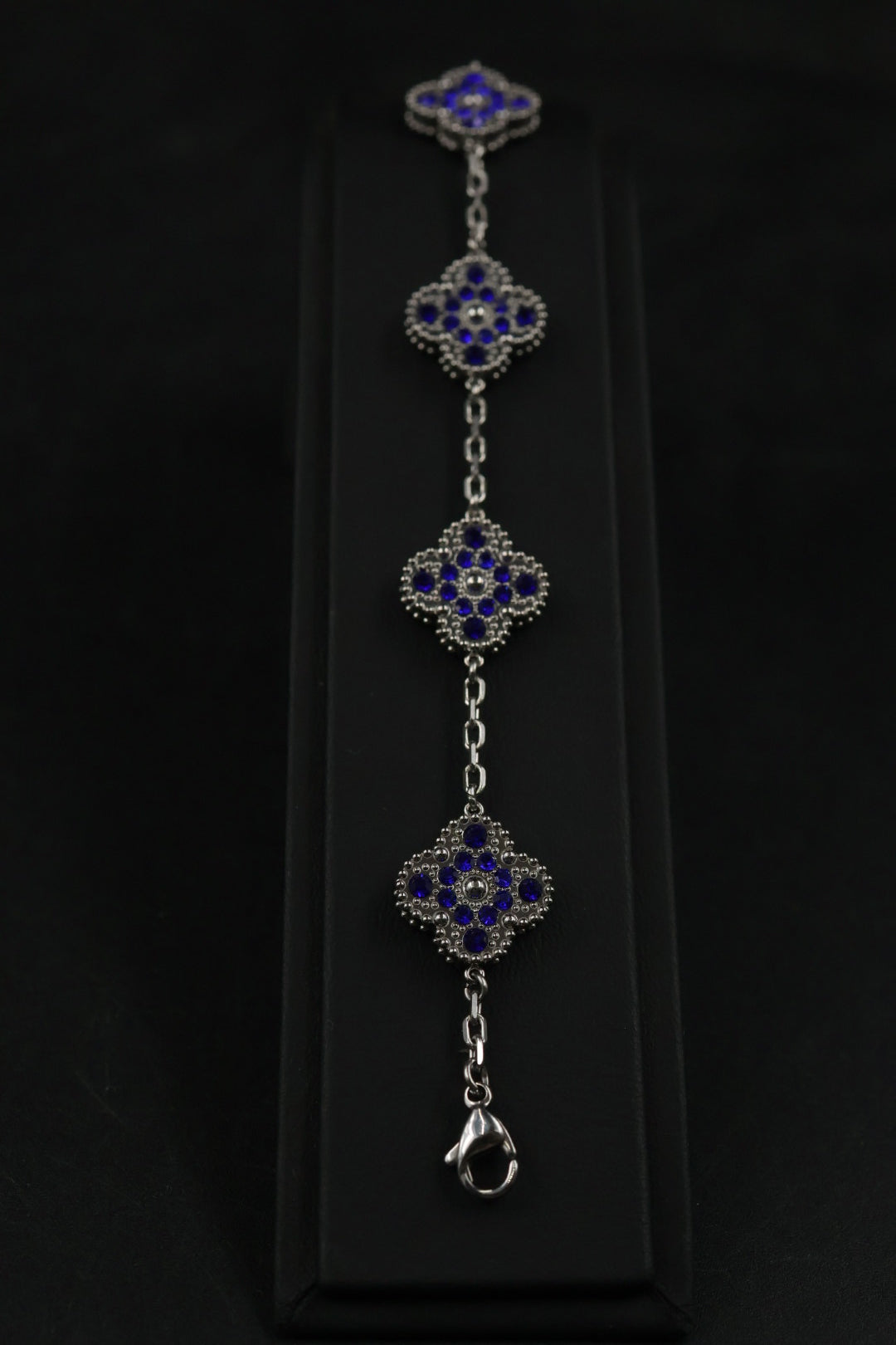 Pulsera Trébol Plateado - Zirconias Azules.