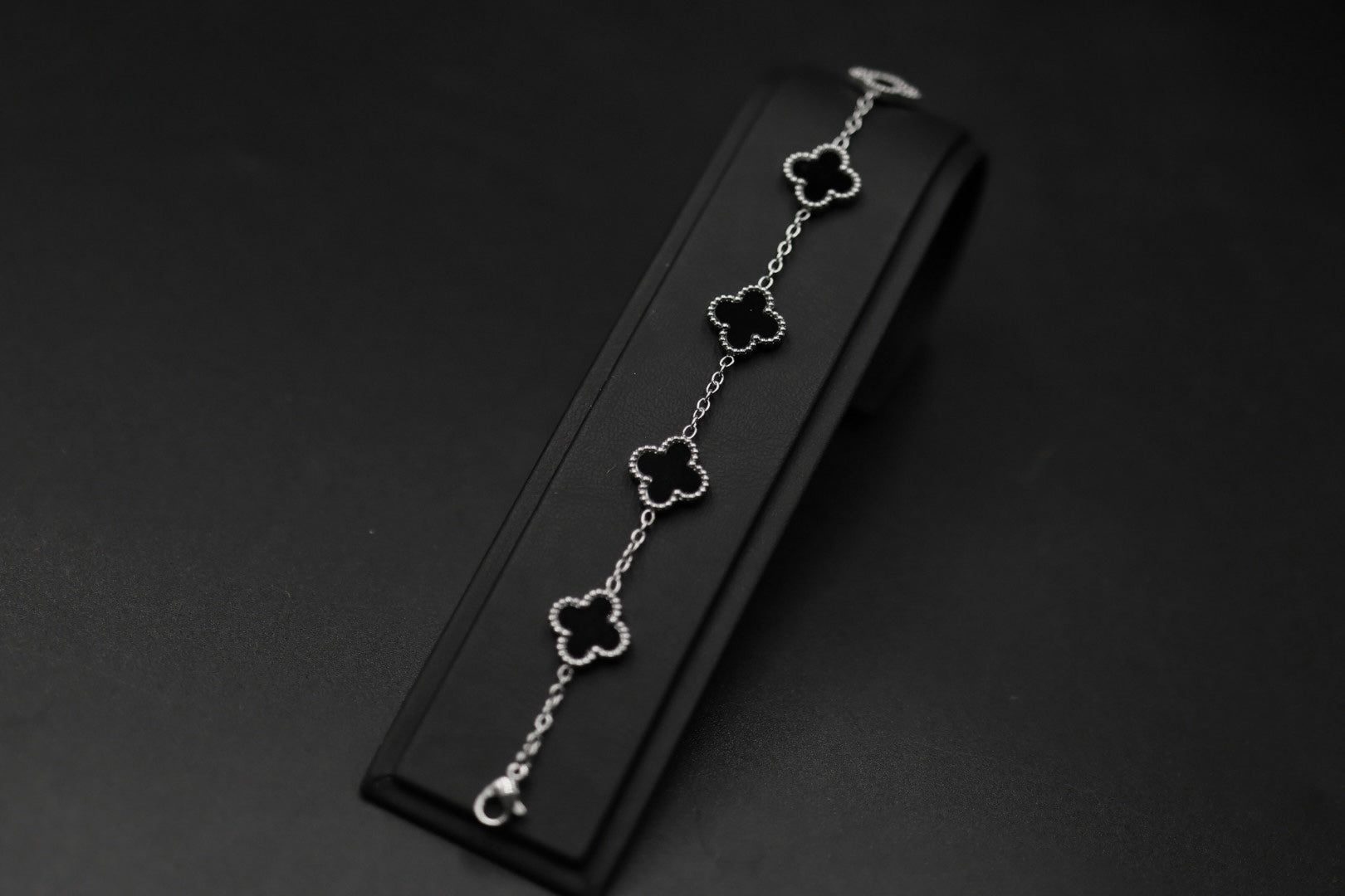 Pulsera Trébol 13 mm Liso Plateado - Negro.