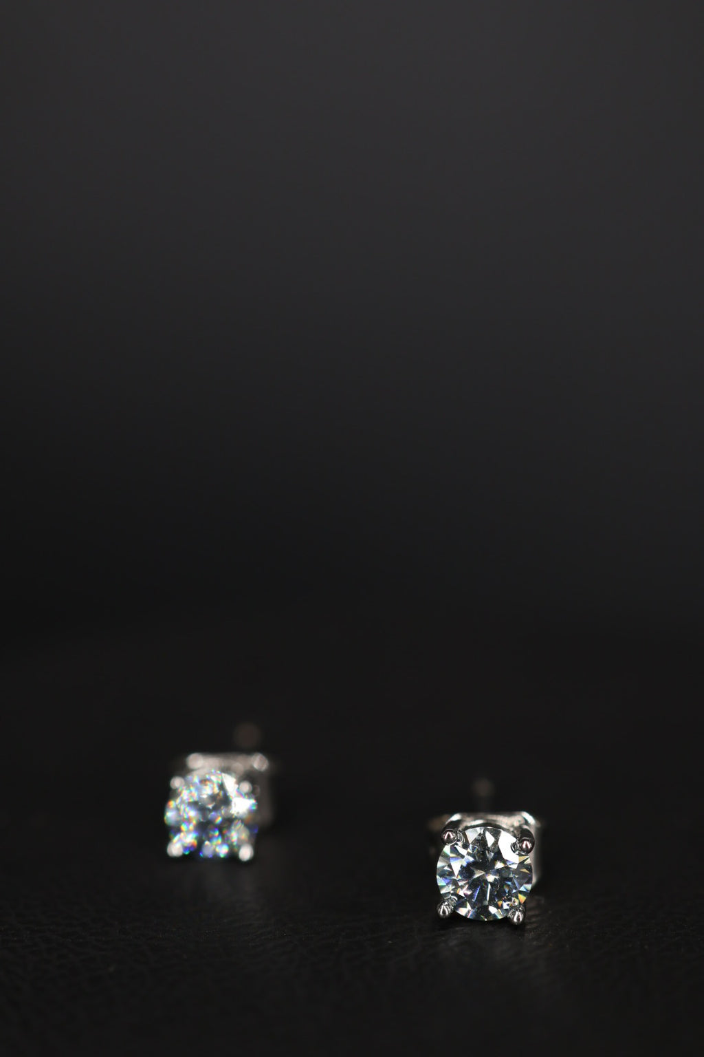Aretes Plata .925 - Moissanita Gray 0.3 ct.