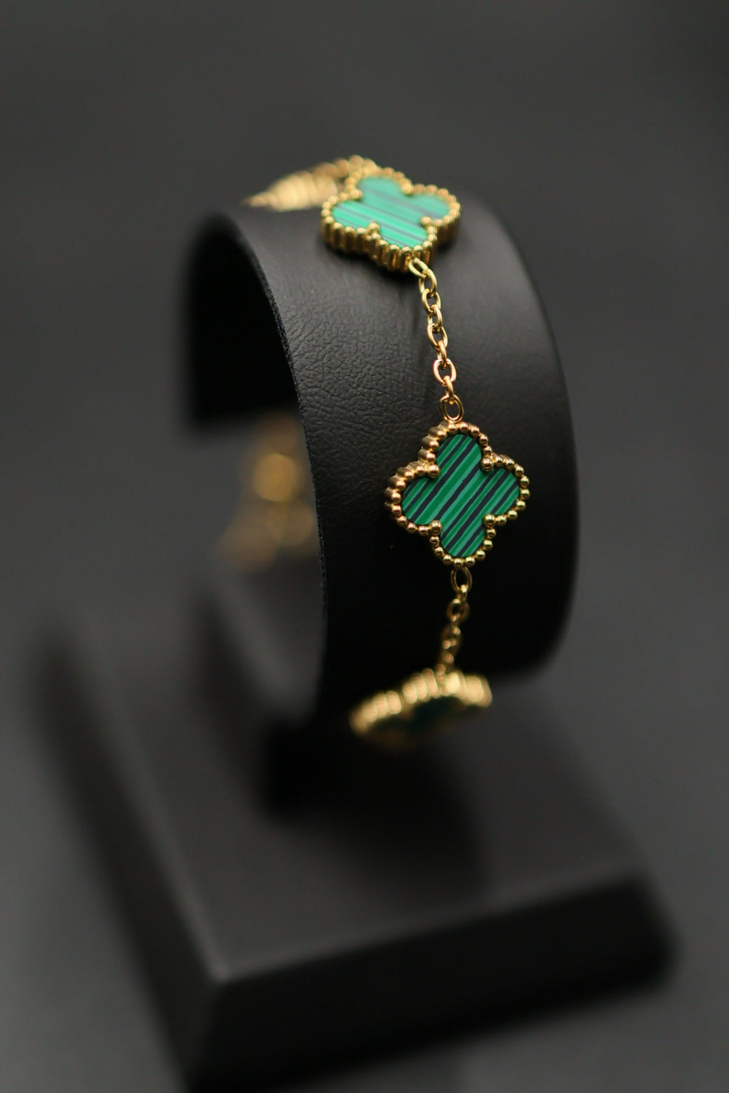 Pulsera Trébol 13 mm Liso Dorado - Verde.