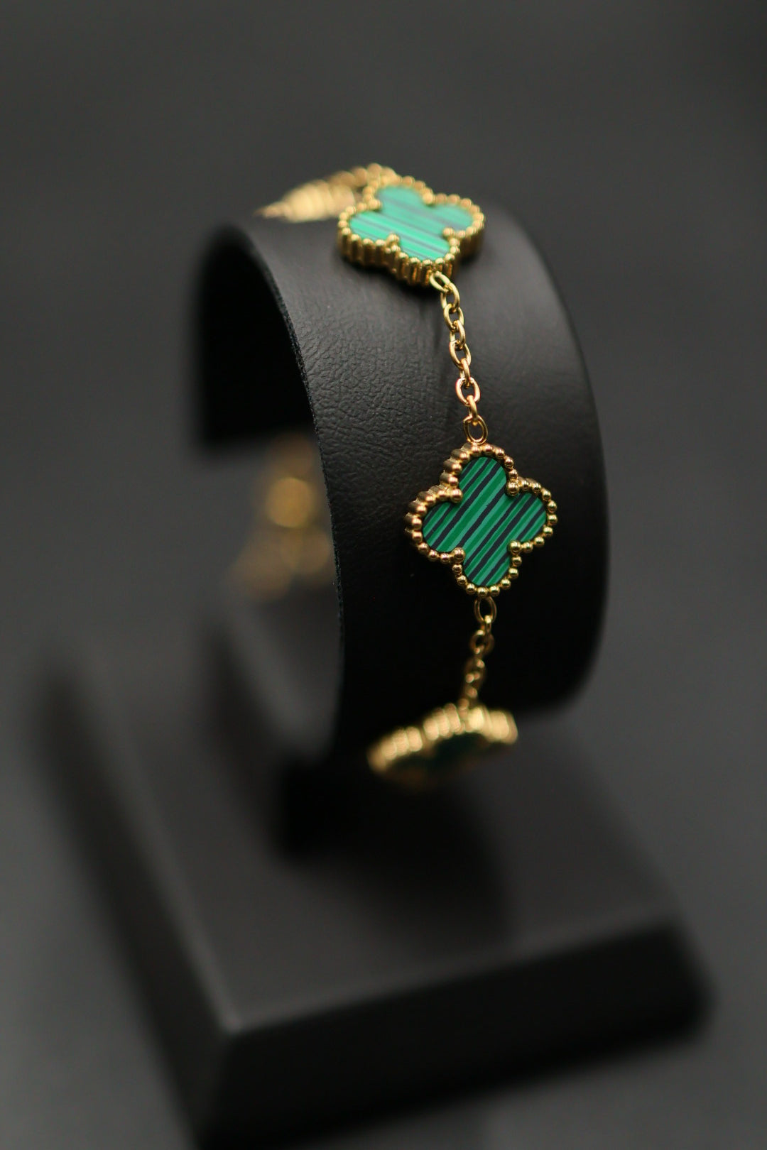 Pulsera Trébol 13 mm Liso Dorado - Verde.