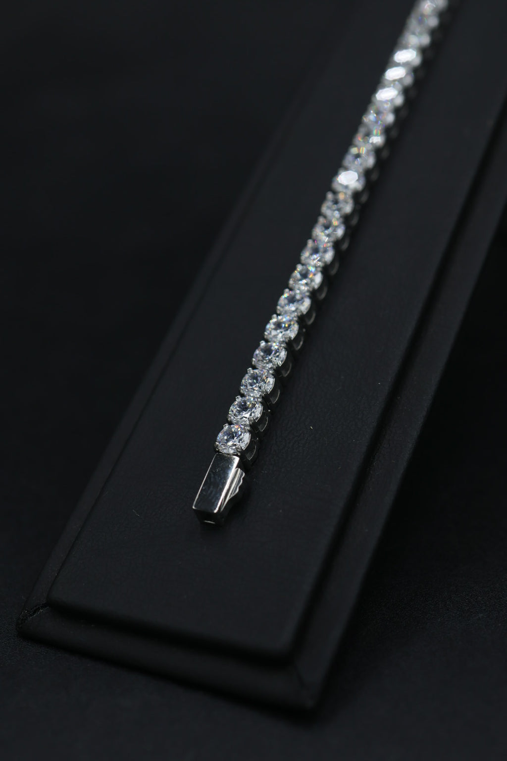 Pulsera Tenis con Zirconias Plateadas 4 mm