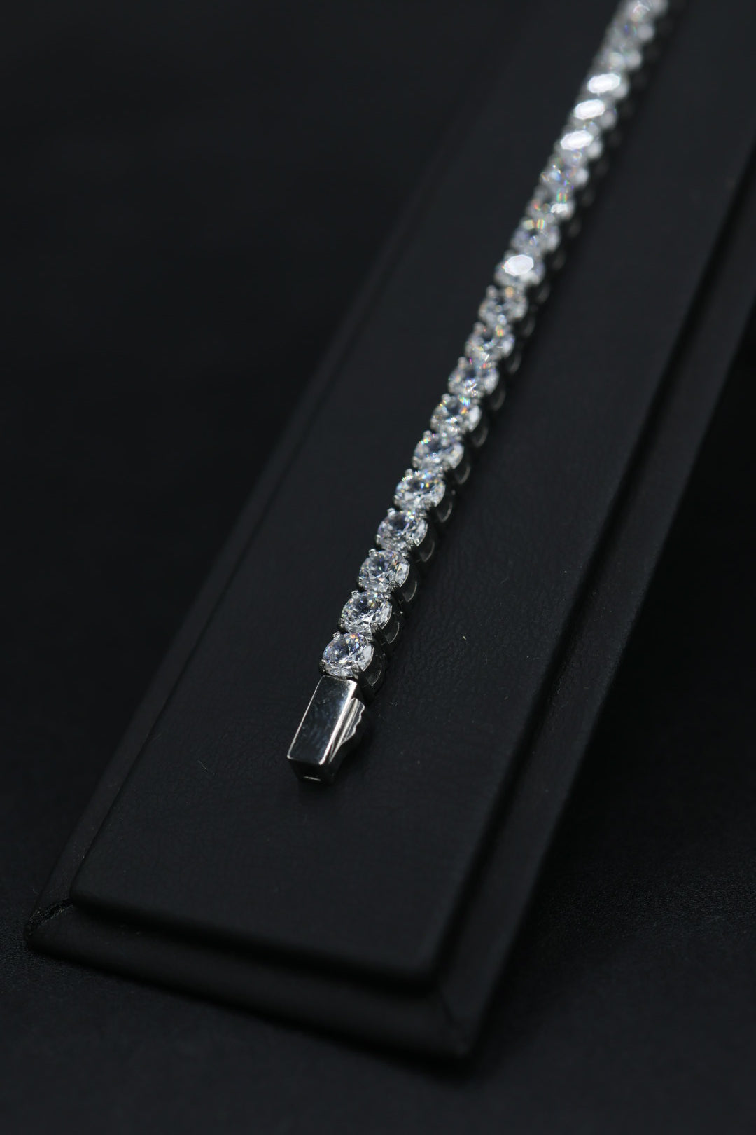Pulsera Tenis con Zirconias Plateadas 4 mm