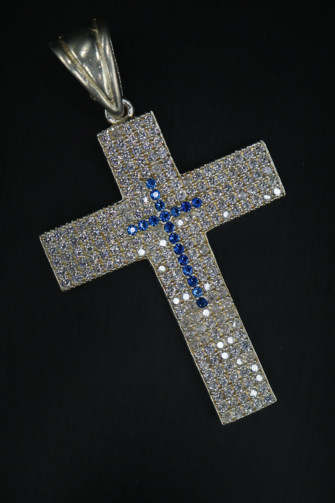 Dije de Cruz con Zirconias S925