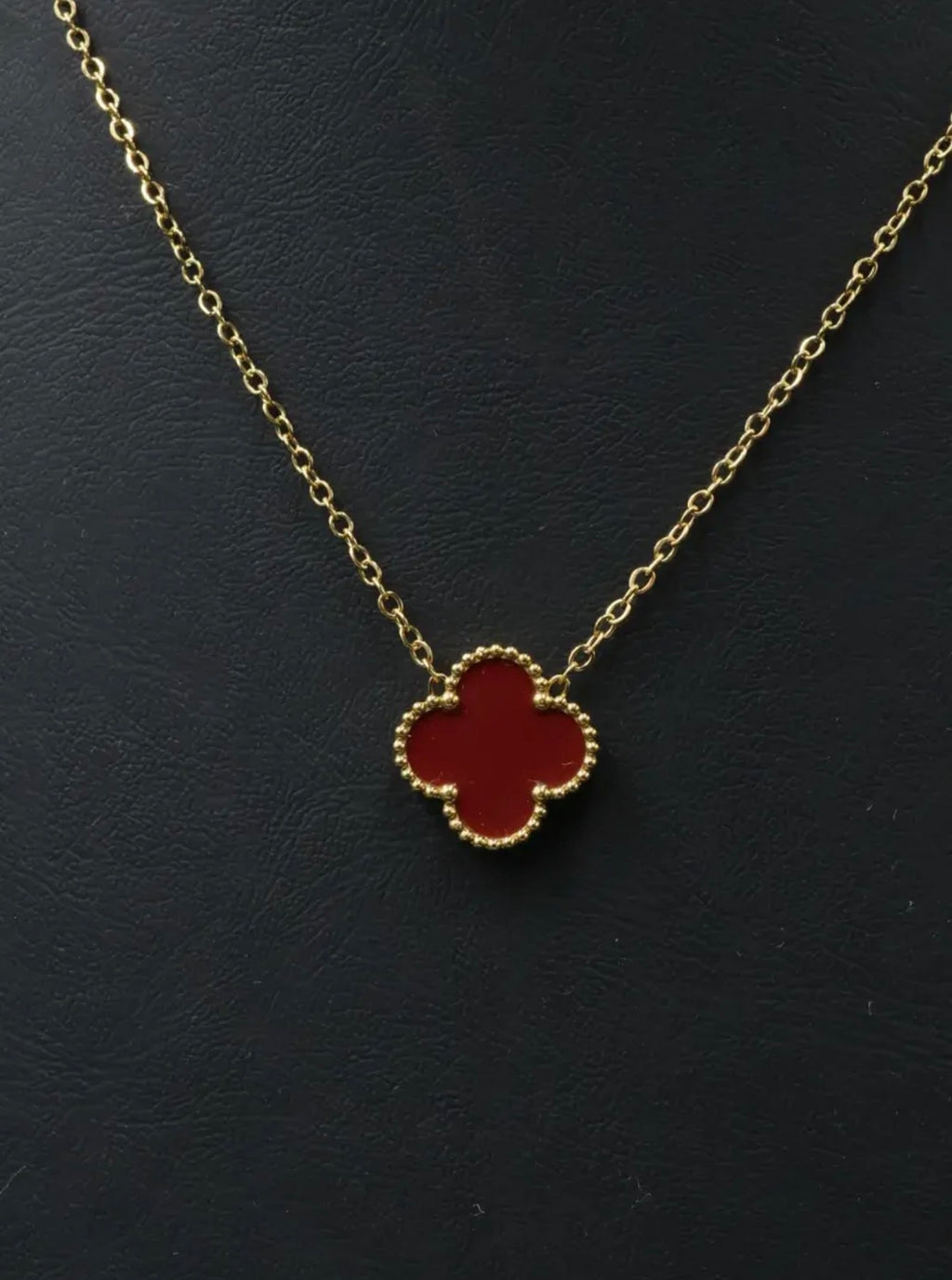 Collar 1 trébol - Dorado / Rojo.