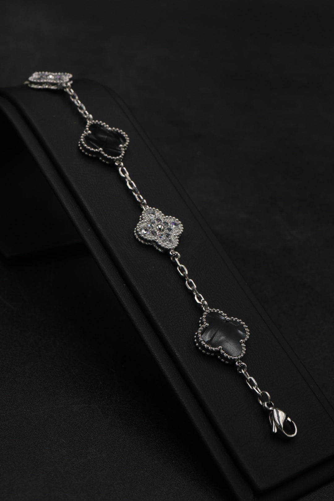 Pulsera Trébol 15 mm Mármol Negro con Zirconias