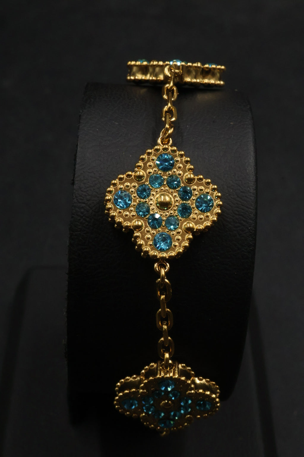 Pulsera Trébol Dorado - Zirconias Celeste.