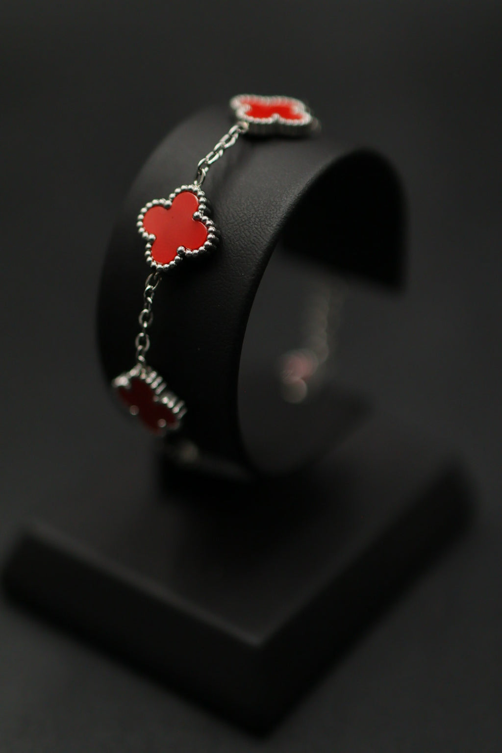 Pulsera Trébol 13 mm Liso Plateado - Rojo.
