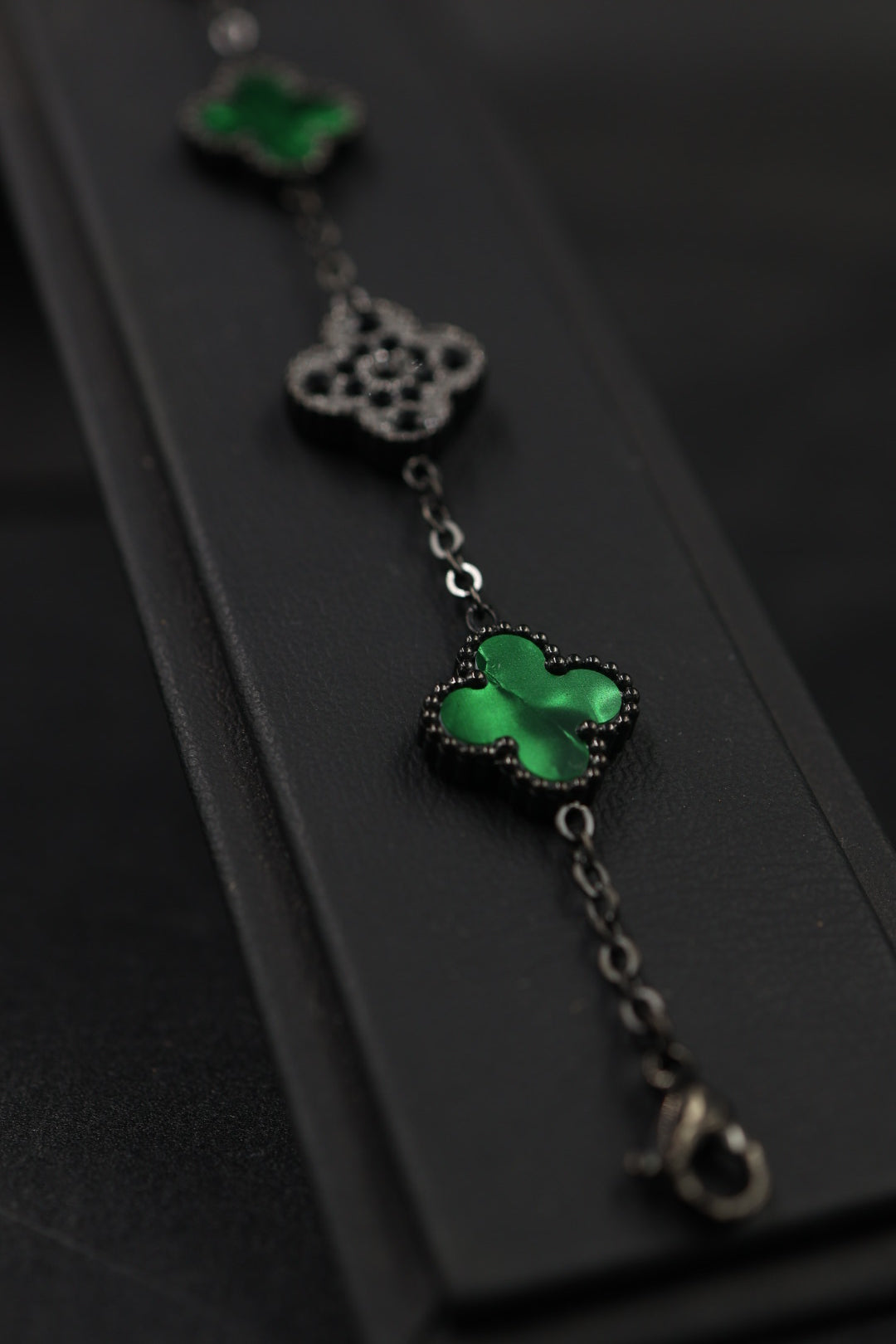 Pulsera Trébol Verde Mármol- Zirconias Negras.