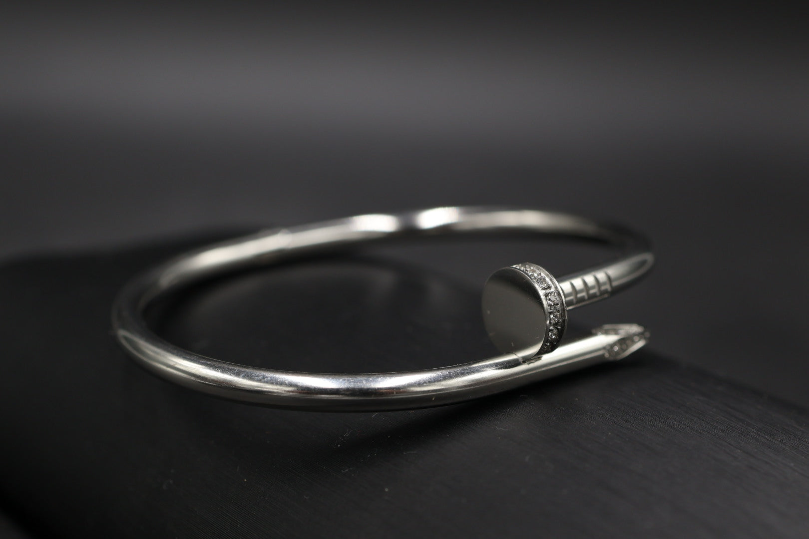 Pulsera Brazalete Clavo Drill - Plateado Zirconias.