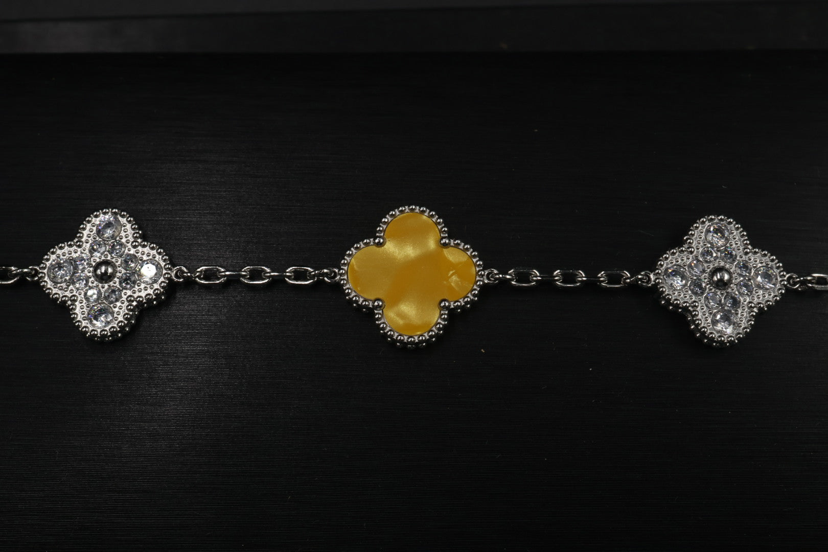 Pulsera Trébol 15 mm Mármol Amarillo con Zirconias