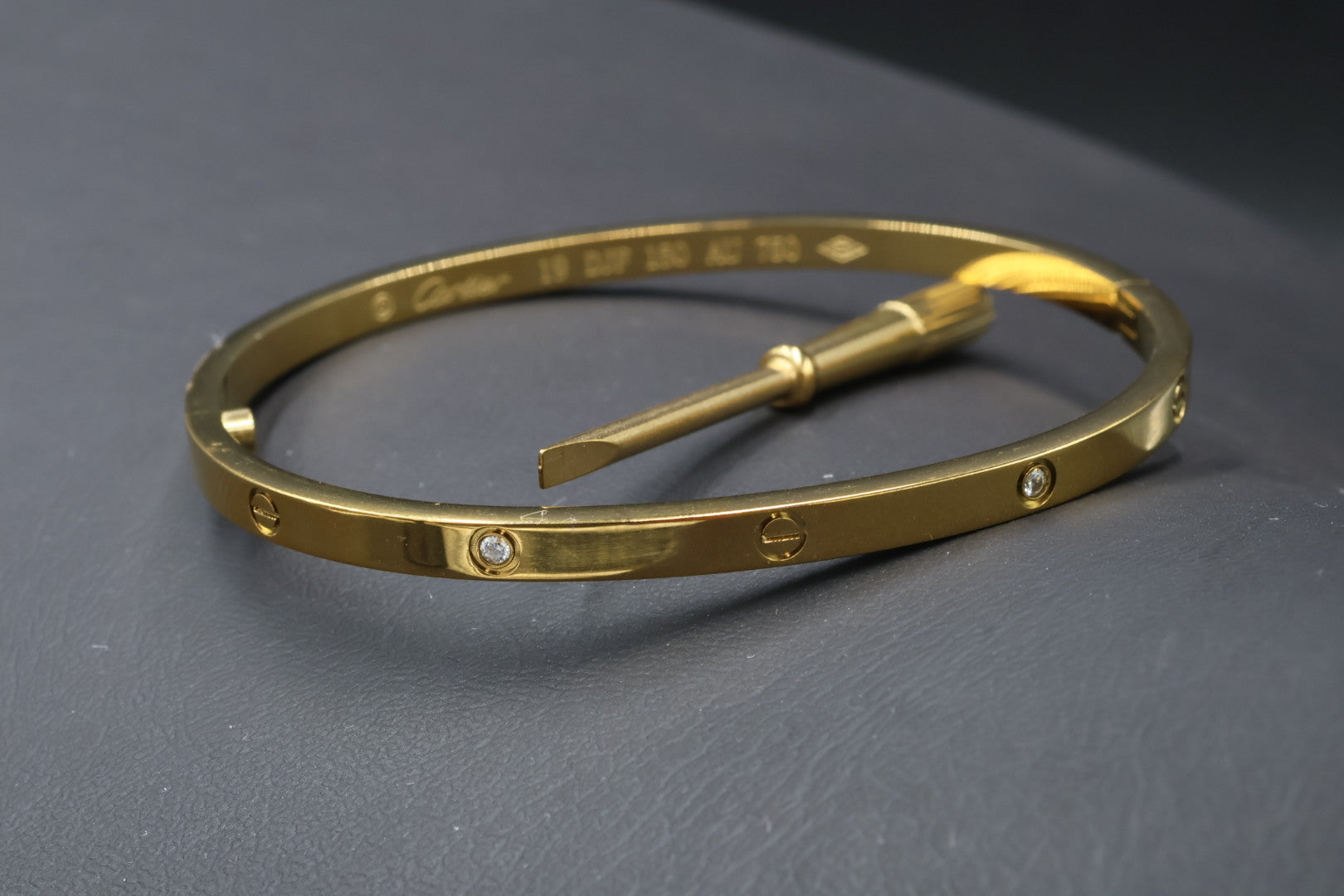 Brazalete Cartier Love Diamonds - Dorado