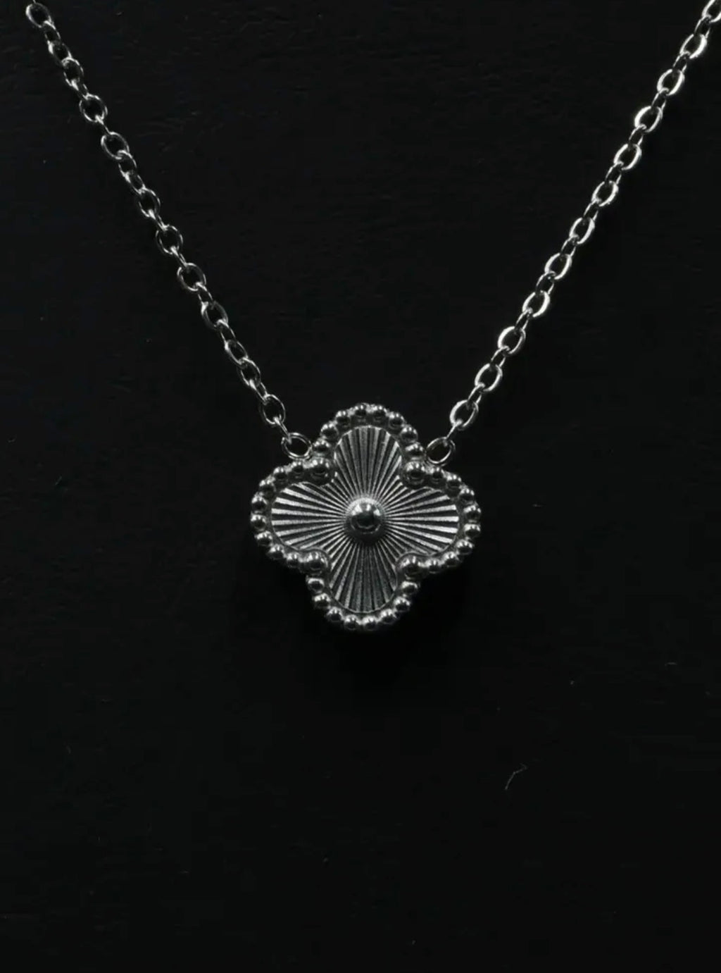 Collar 1 trébol - Plateado Láser.