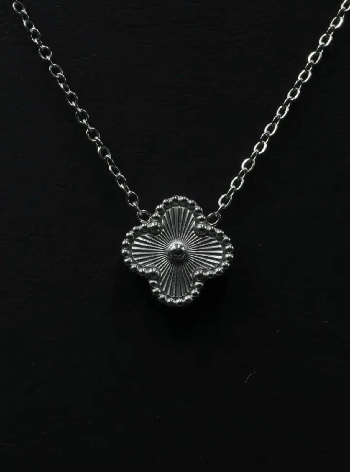 Collar 1 trébol - Plateado Láser.