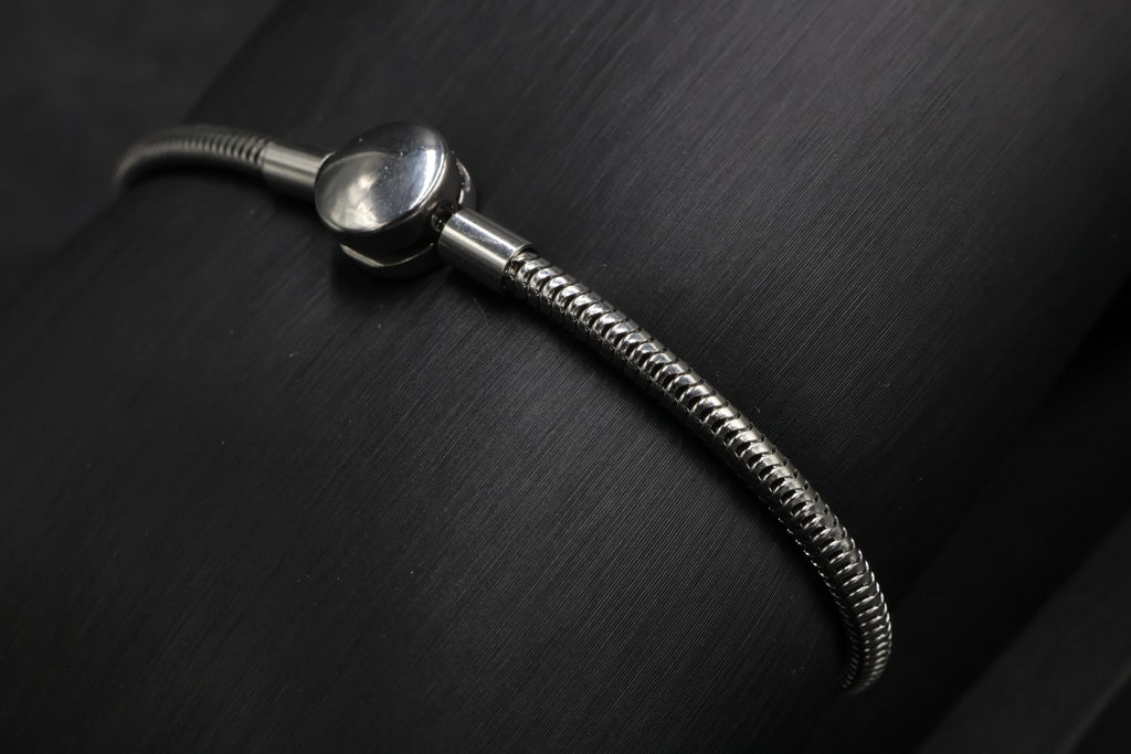 Pulsera tipo Pandora 5.