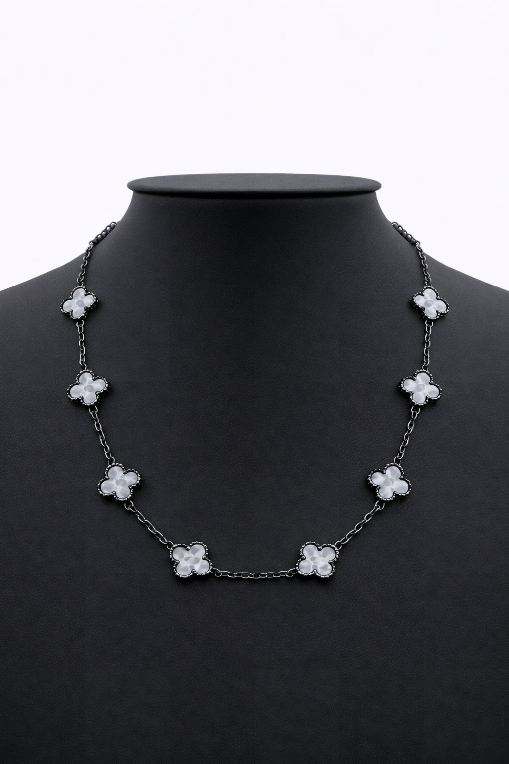 Collar Trébol 13 mm Gris Marmolado. - Negro.