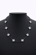 Collar Trébol 13 mm Gris Marmolado. - Negro.