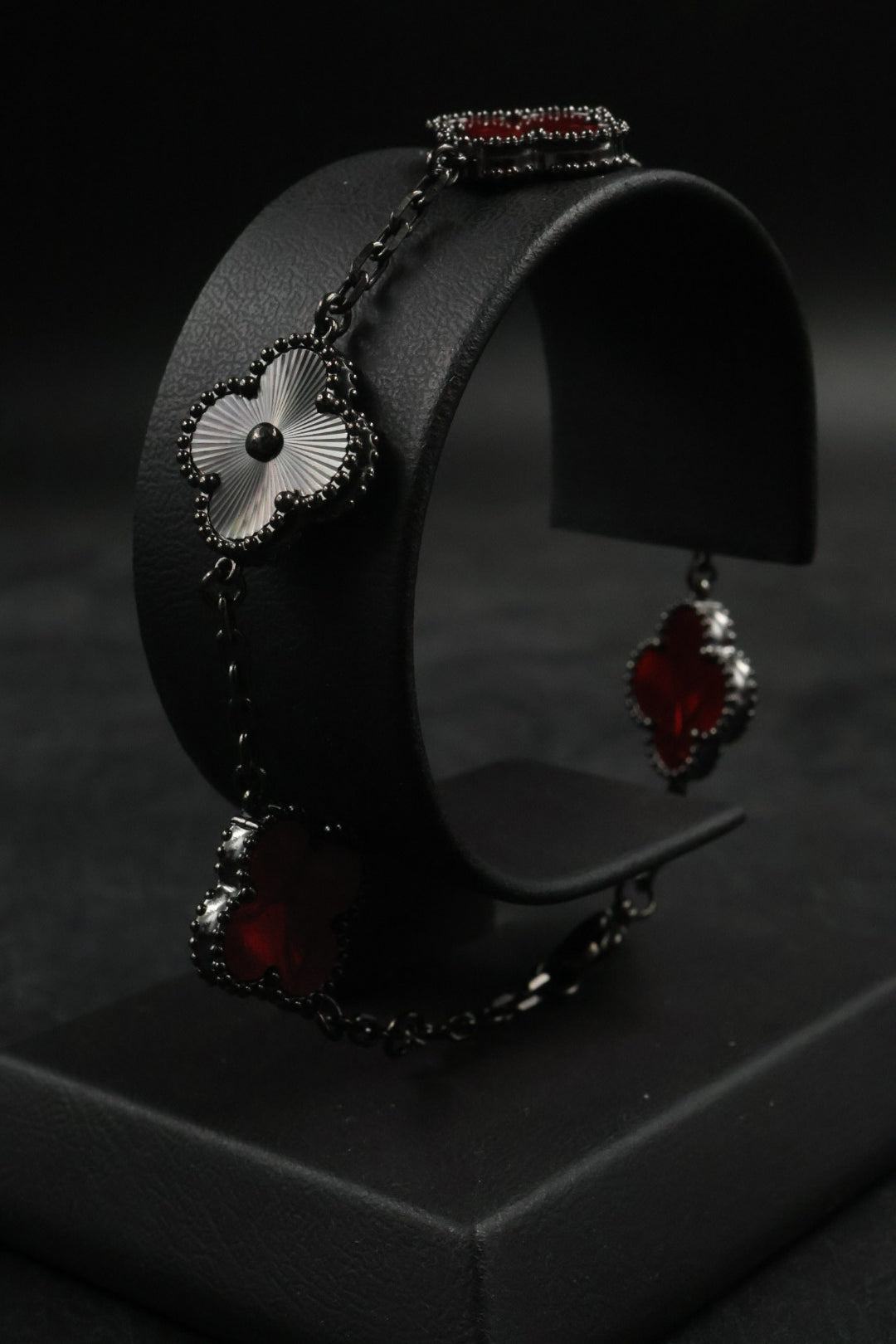 Pulsera Trébol Rojo Mármol- Láser Negro.