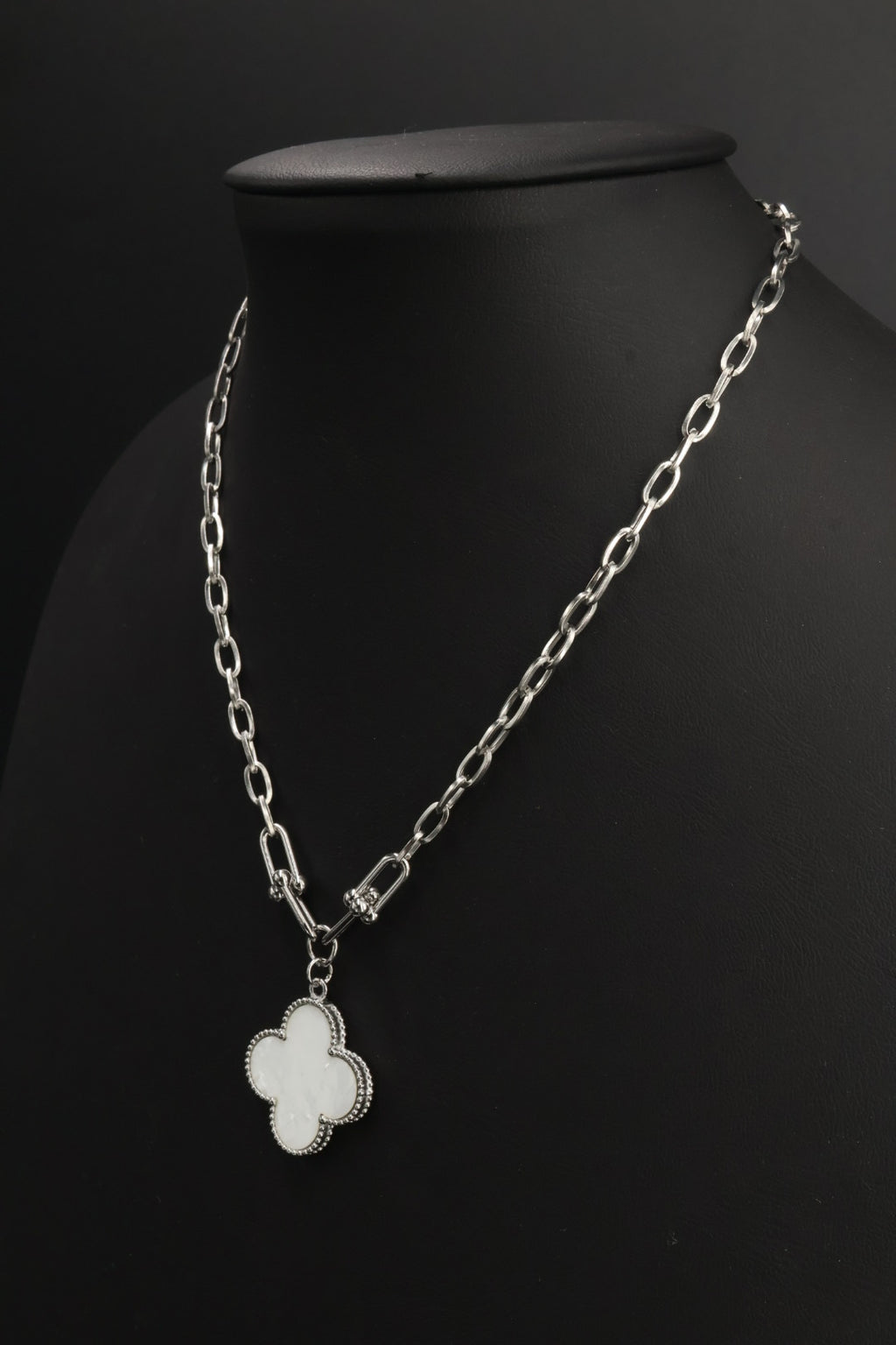Collar Grande 1 trébol - Plateado / Blanco.