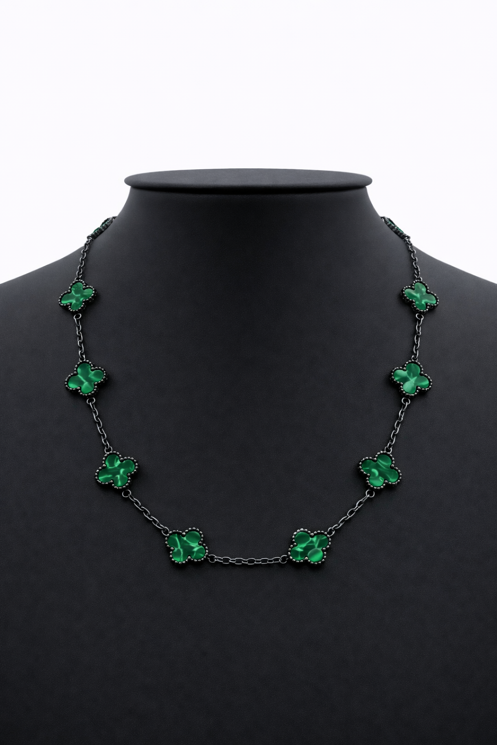 Collar Trébol 13 mm Verde Marmolado. - Negro.