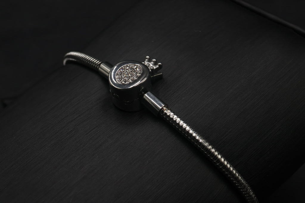 Pulsera tipo Pandora 8.