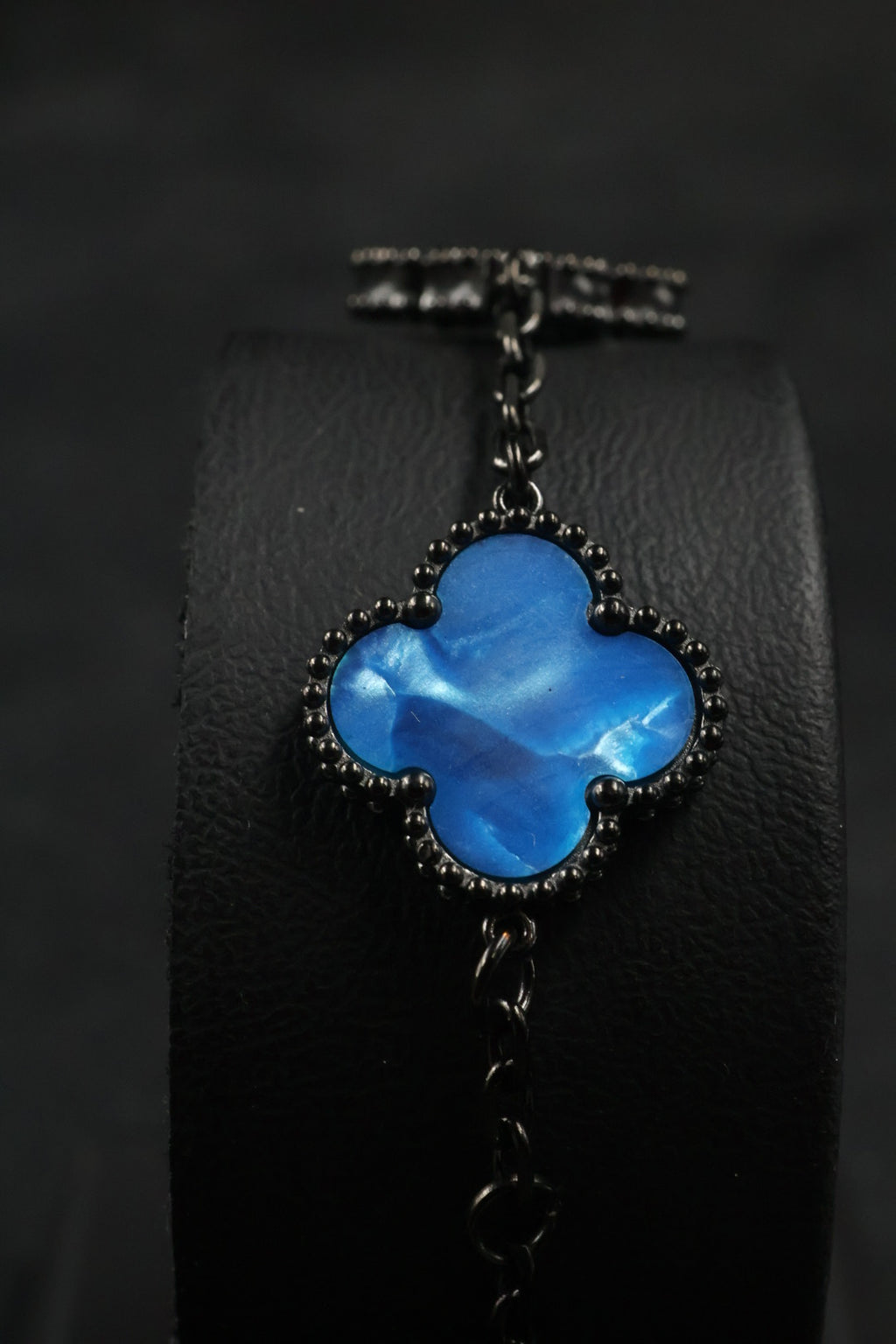 Pulsera Trébol Azul Rey Mármol- Láser Negro.