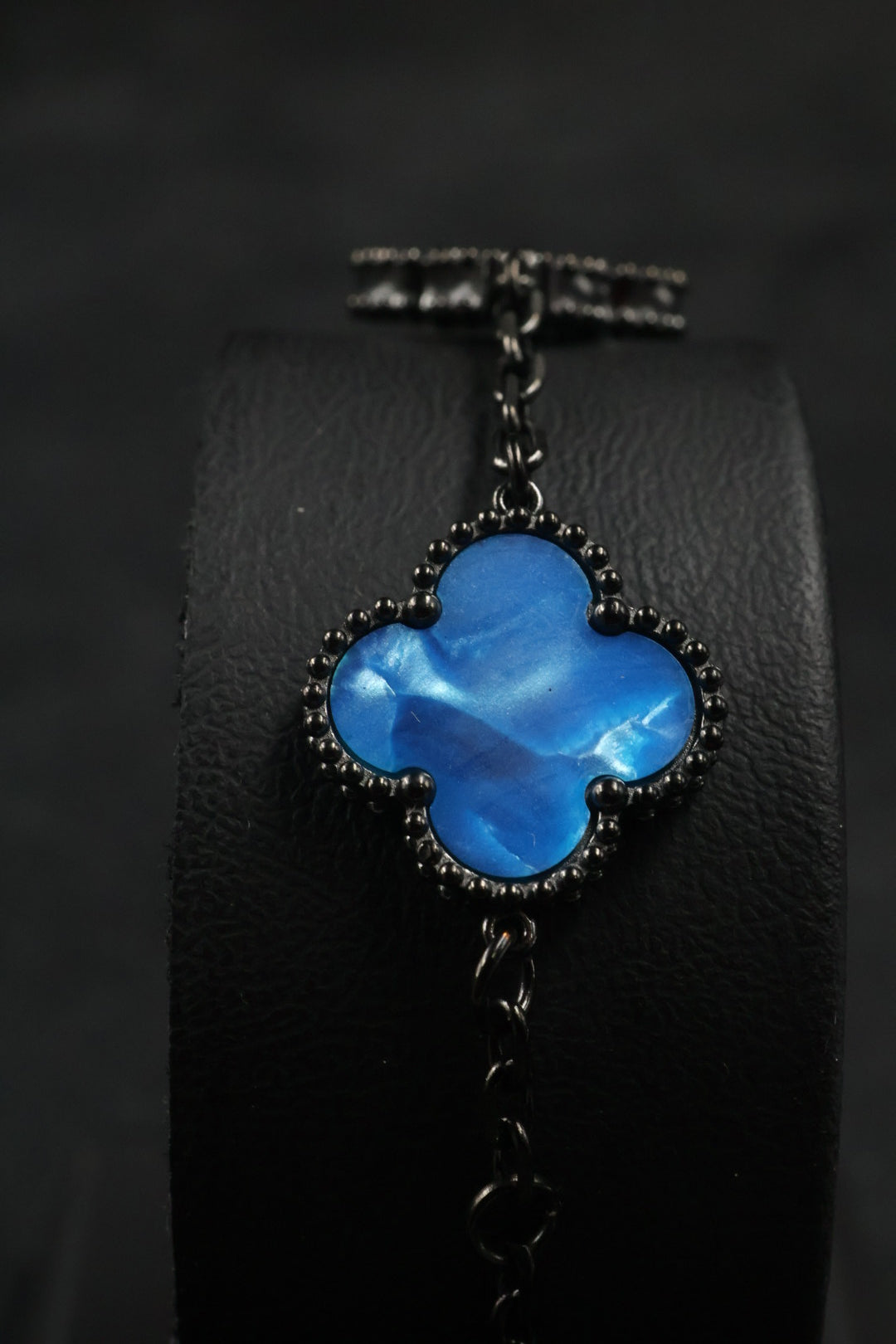Pulsera Trébol Azul Rey Mármol- Láser Negro.