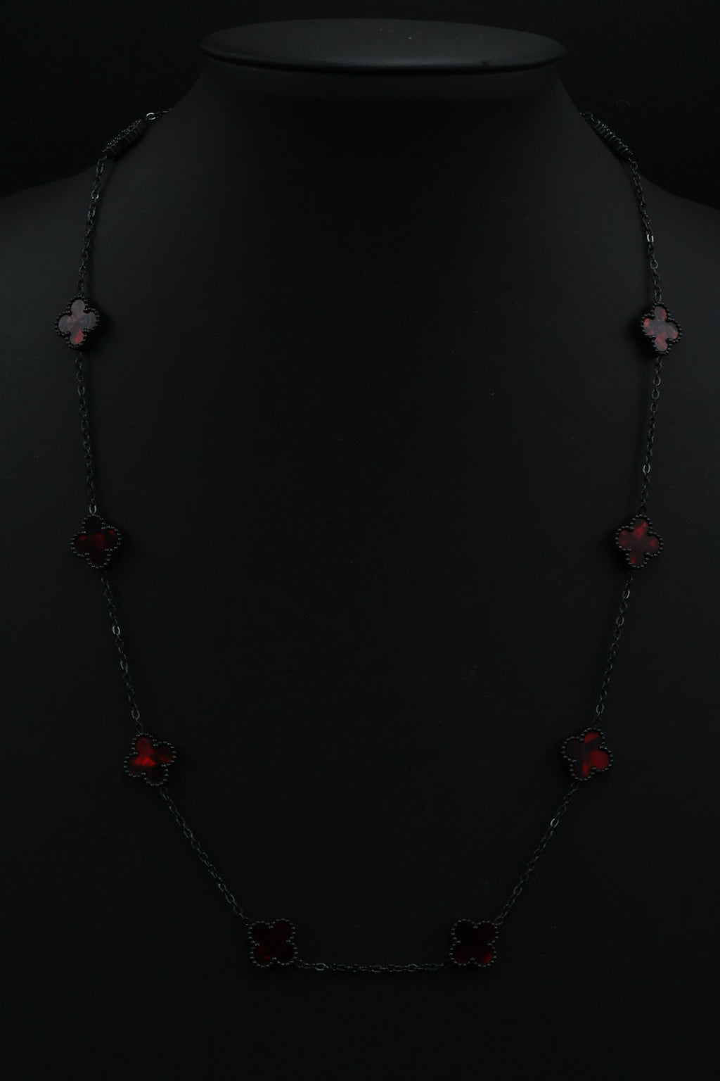 Collar Trébol 13 mm Rojo Marmolado. - Negro.