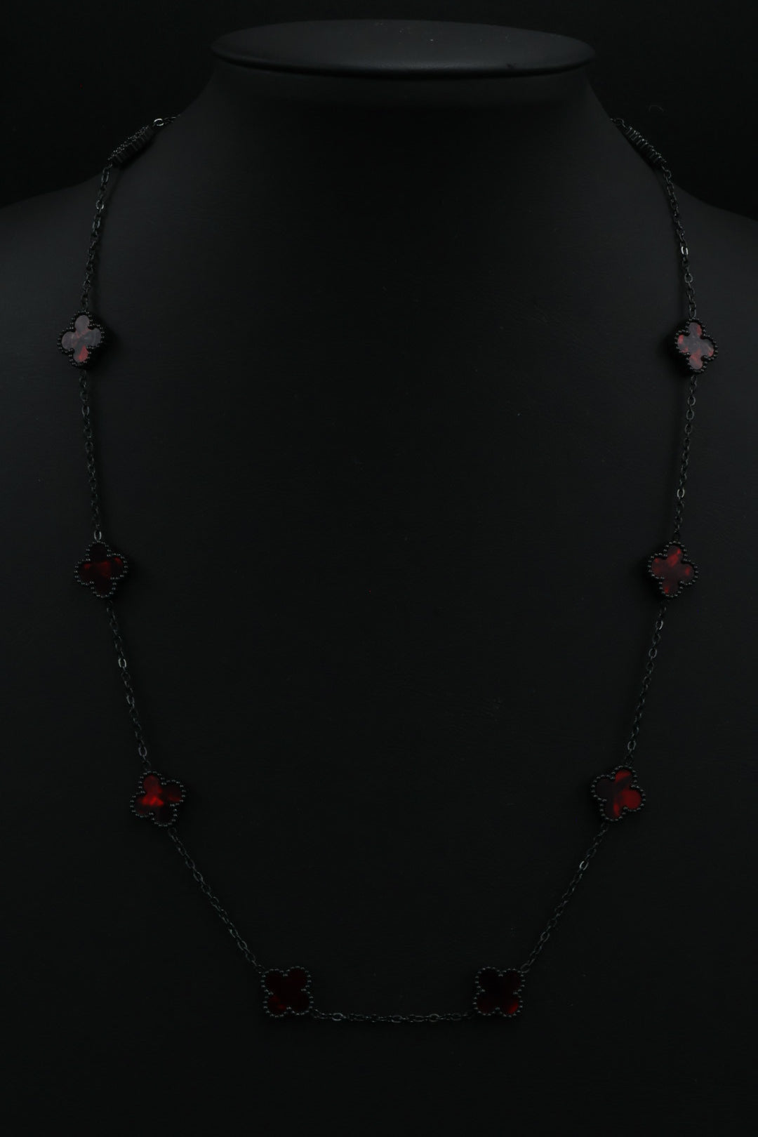 Collar Trébol 13 mm Rojo Marmolado. - Negro.