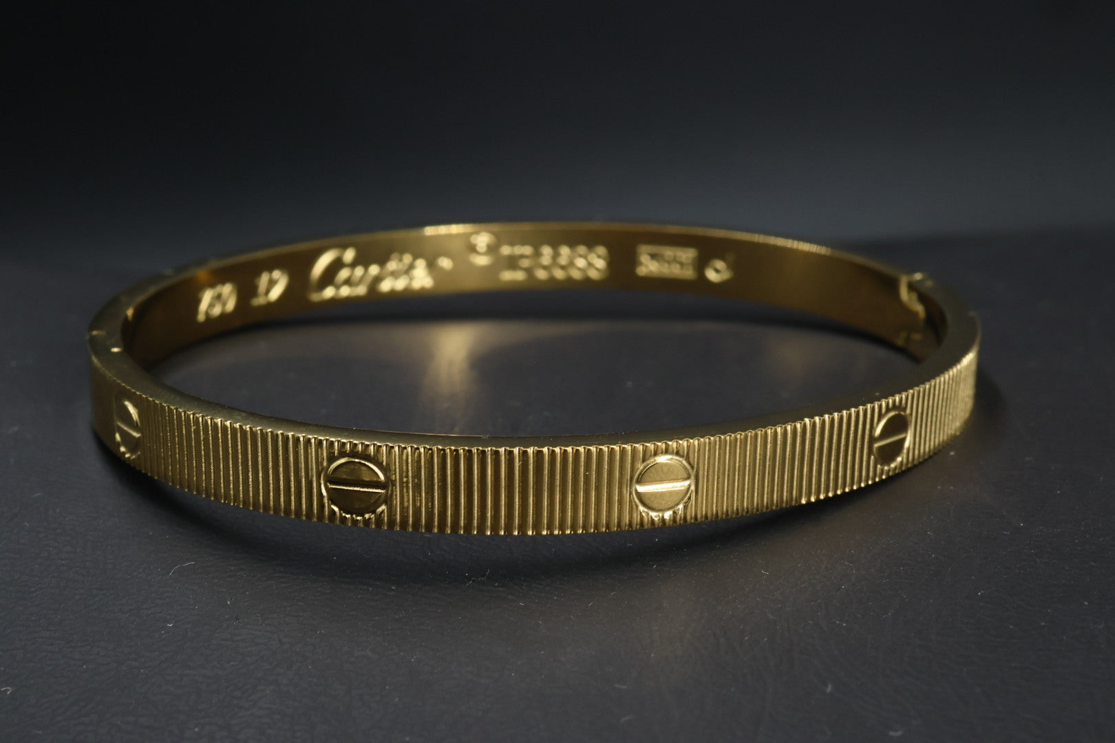 Brazalete Cartier Love Unlimited - Dorado