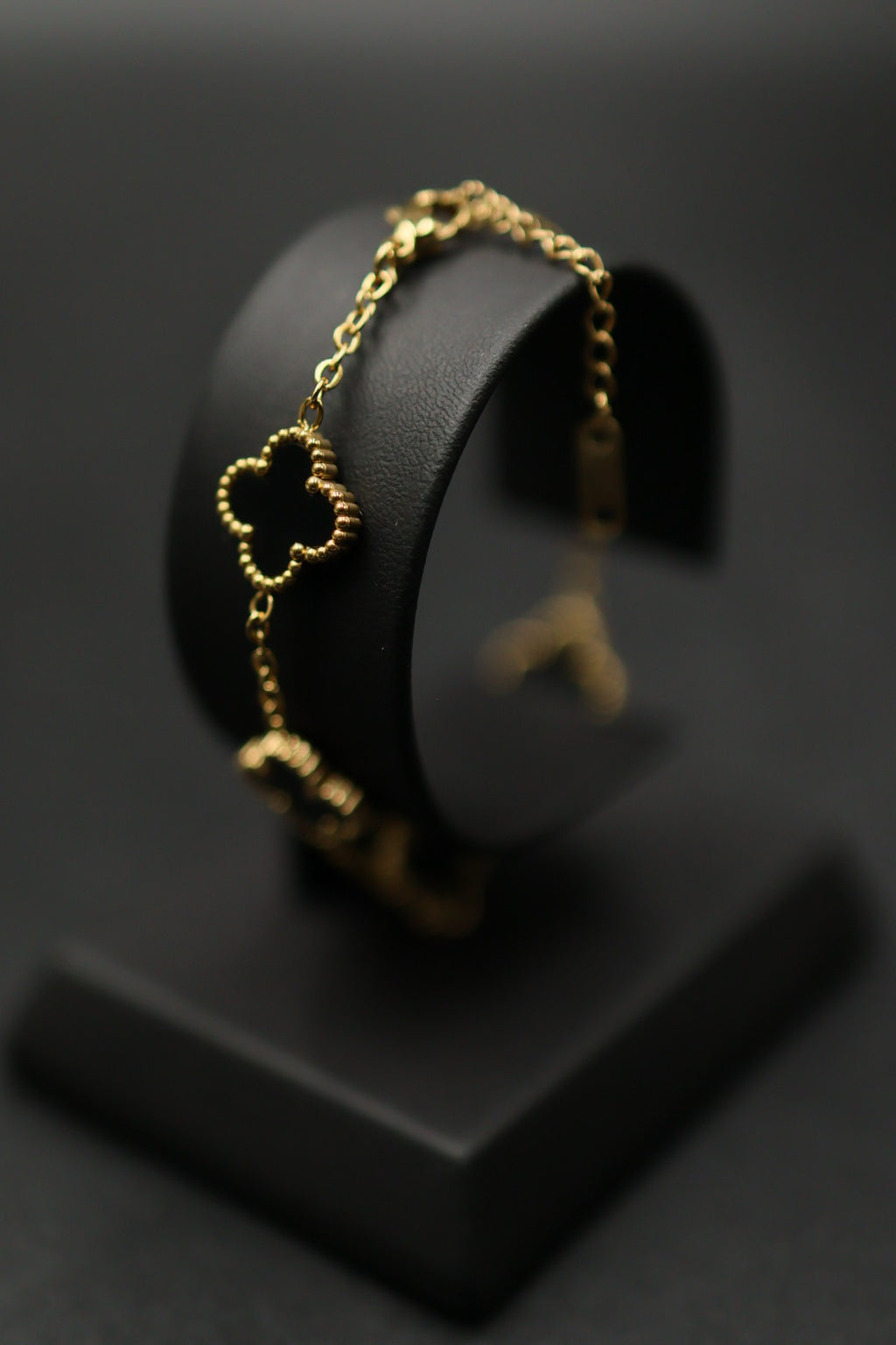 Pulsera Trébol 13 mm Liso Dorado - Negro.