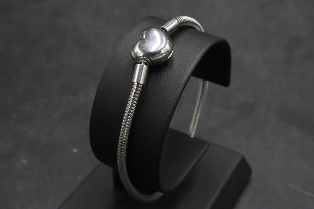 Pulsera tipo Pandora 4.
