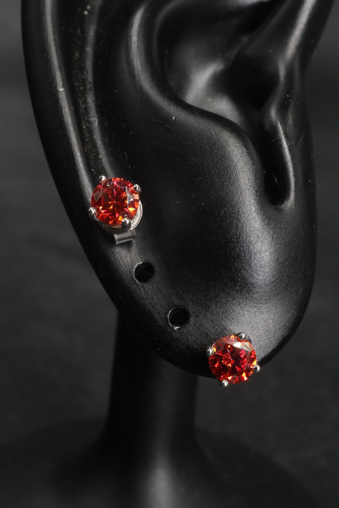 Aretes Plata .925 - Moissanita Red 0.5 ct.