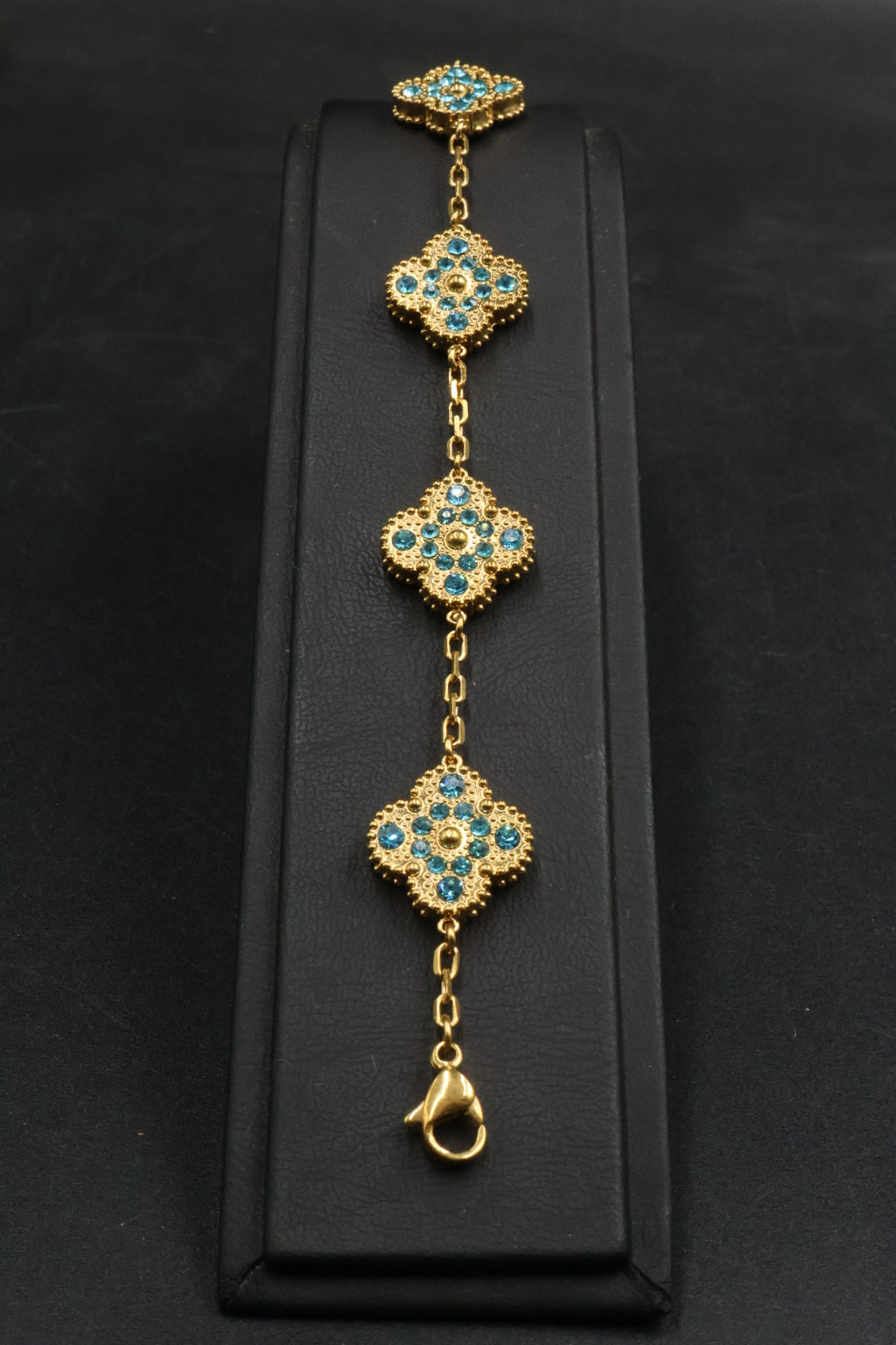 Pulsera Trébol Dorado - Zirconias Celeste.