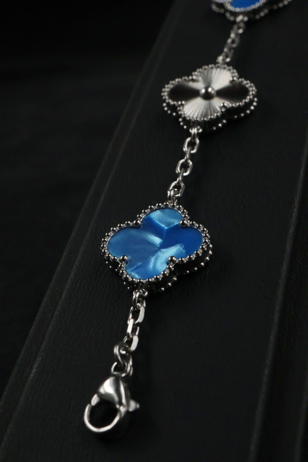 Pulsera Trébol Azul Rey Mármol- Láser Plateado.