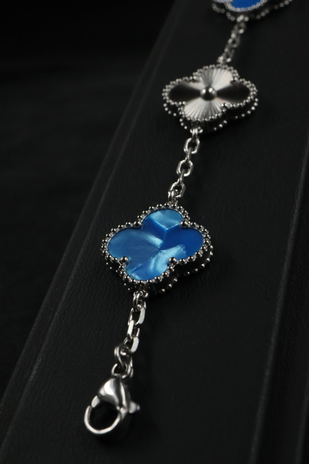 Pulsera Trébol Azul Rey Mármol- Láser Plateado.