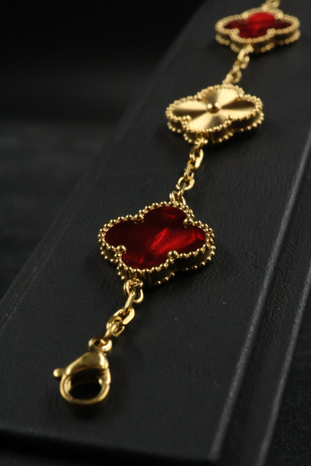 Pulsera Trébol Rojo Mármol- Láser Dorado.