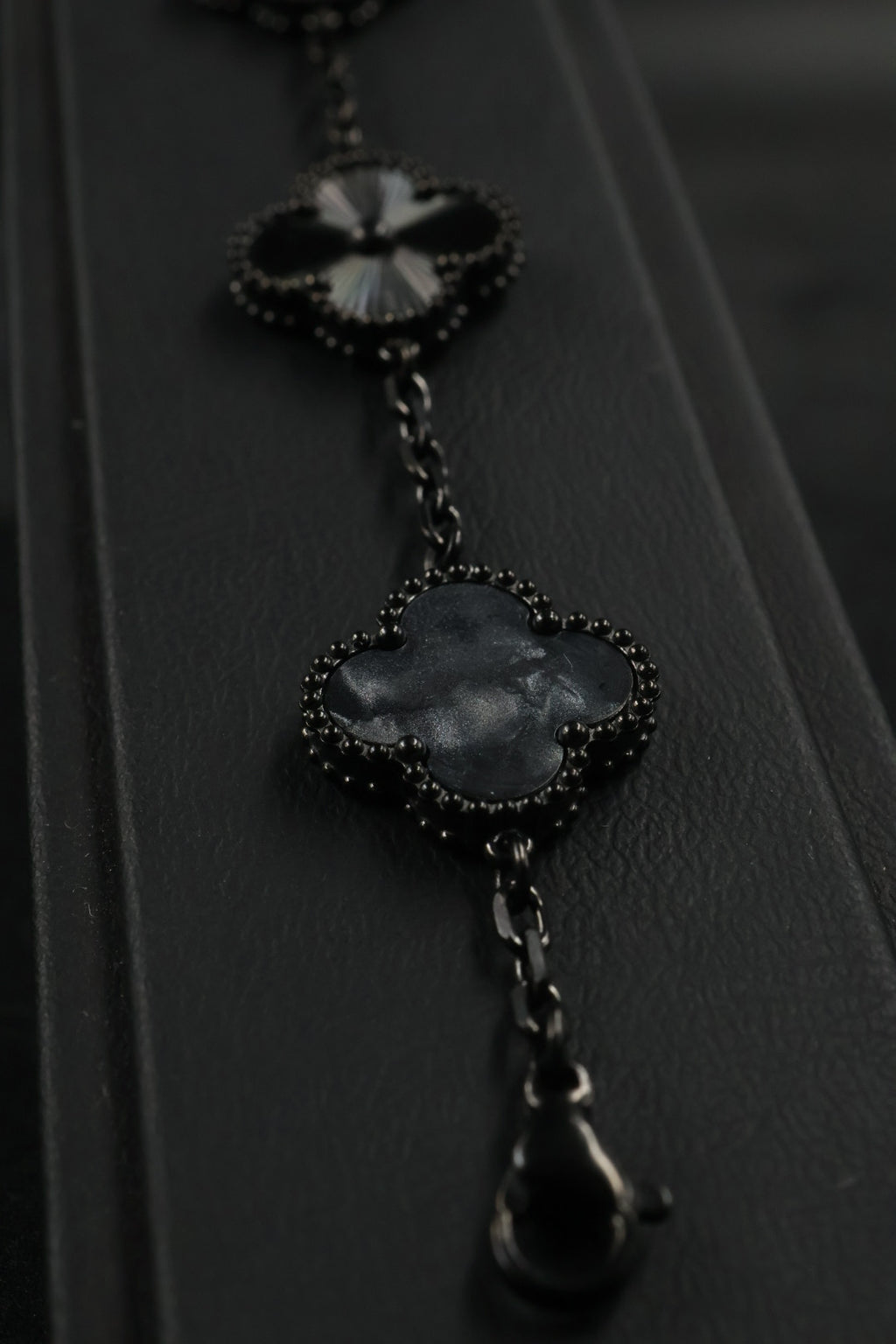 Pulsera Trébol Negro Mármol- Láser Negro.
