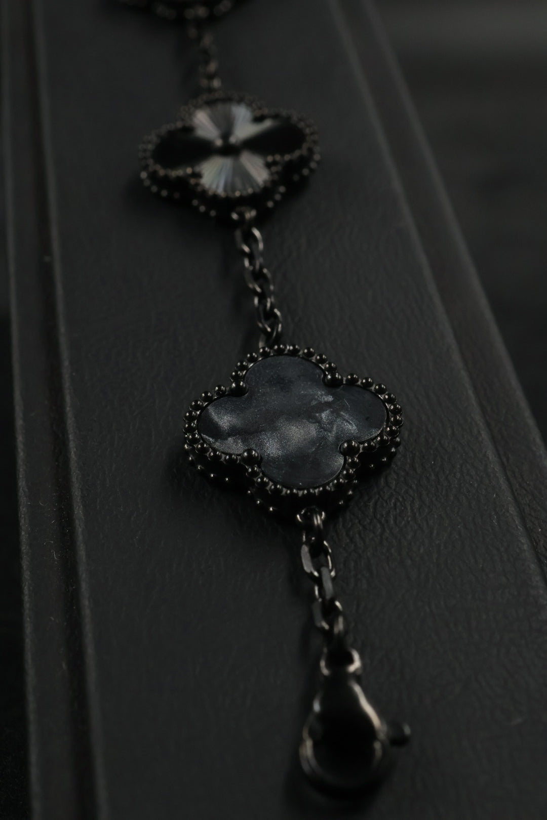Pulsera Trébol Negro Mármol- Láser Negro.