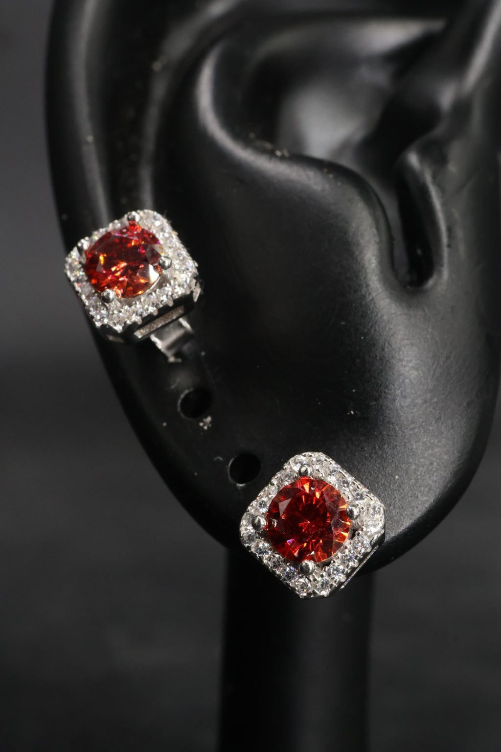 Aretes en Plata 925 Perfect Box - Moissanita Red 0.5 ct.