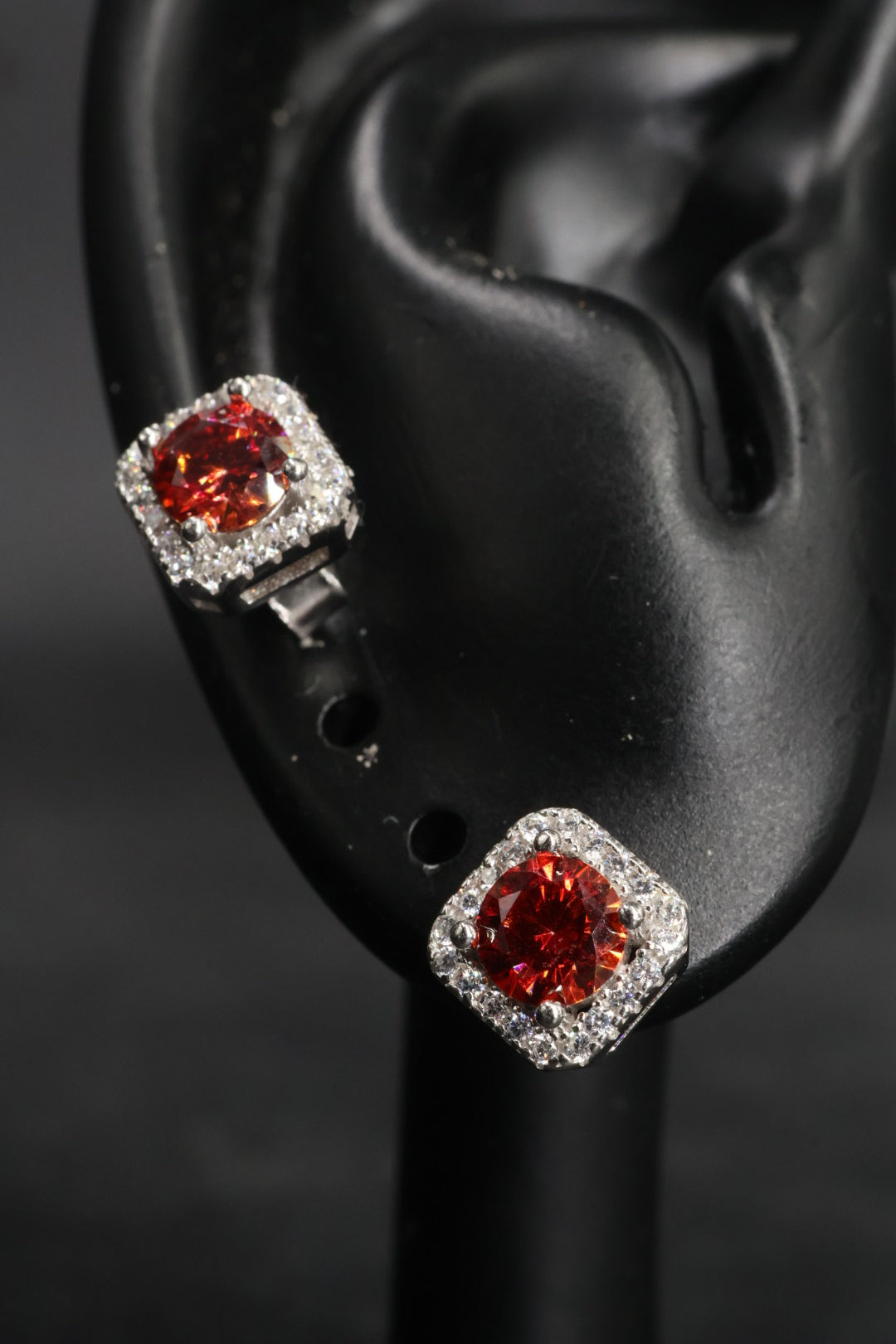 Aretes en Plata 925 Perfect Box - Moissanita Red 0.5 ct.